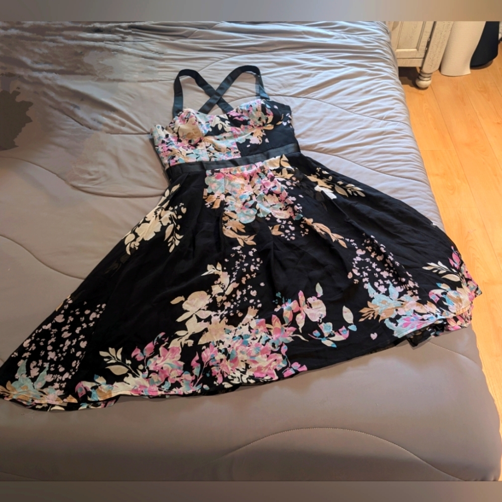 Beautiful Floral Black A-Line Bebe Dress 🌸